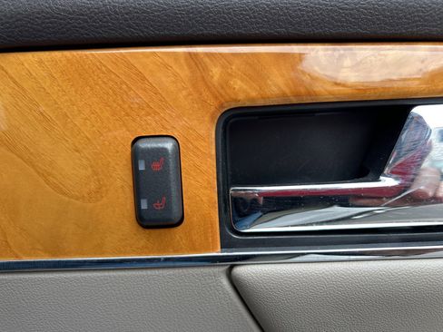 Used 2014 Lincoln MKX Base w/ Equipment Group 101A image 15