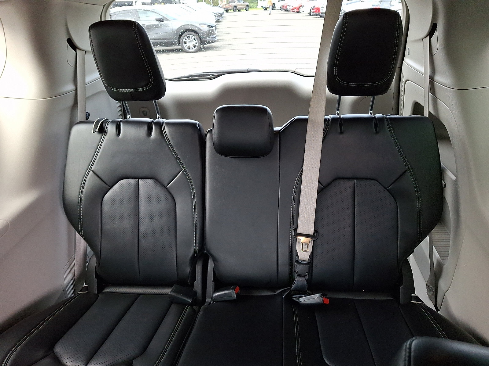 Used 2023 Chrysler Pacifica Touring-L FWD image 12