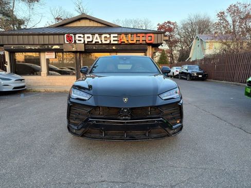 Used 2020 Lamborghini Urus Sport Utility 4D image 2