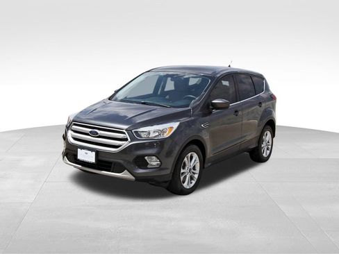 Used 2019 Ford Escape SE FWD image 2