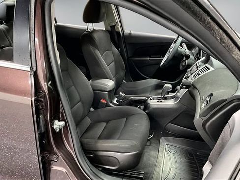 Used 2015 Chevrolet Cruze LT FWD image 26