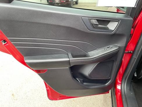 Used 2022 Ford Escape SE w/ Convenience Package FWD image 28