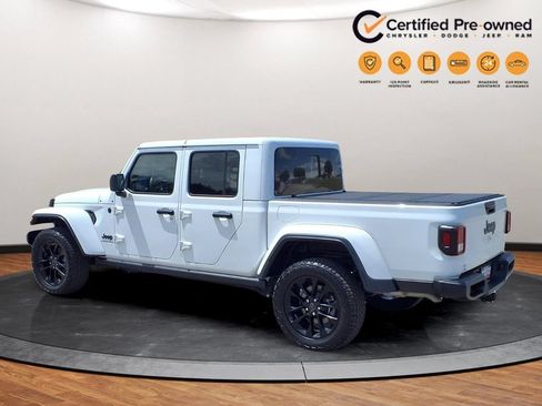 Used 2025 Jeep Gladiator Sport AWD/4WD image 3