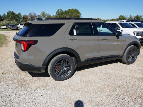 New 2026 Ford Explorer ST-Line w/ ST-Line Street Pack image 5