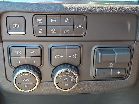 New 2025 Chevrolet Suburban Z71 w/ Z71 Off-Road Package image 18