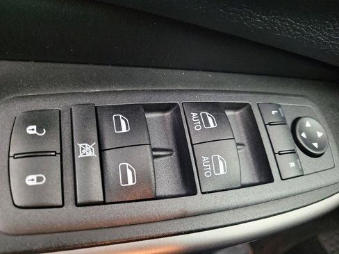 Used 2019 Jeep Cherokee Limited AWD/4WD image 27