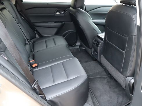 Used 2024 Nissan Rogue SV w/ SV Premium Package FWD image 18