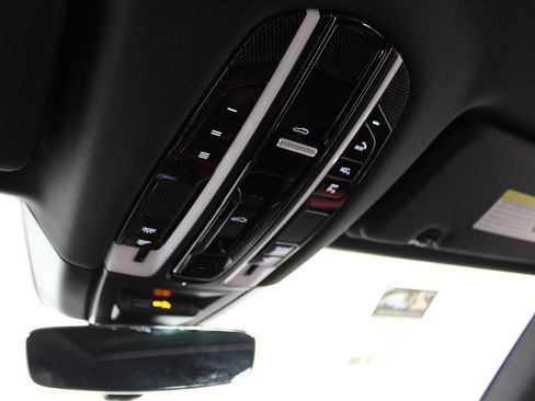 Used 2022 Porsche Cayenne Premium Pkg image 30