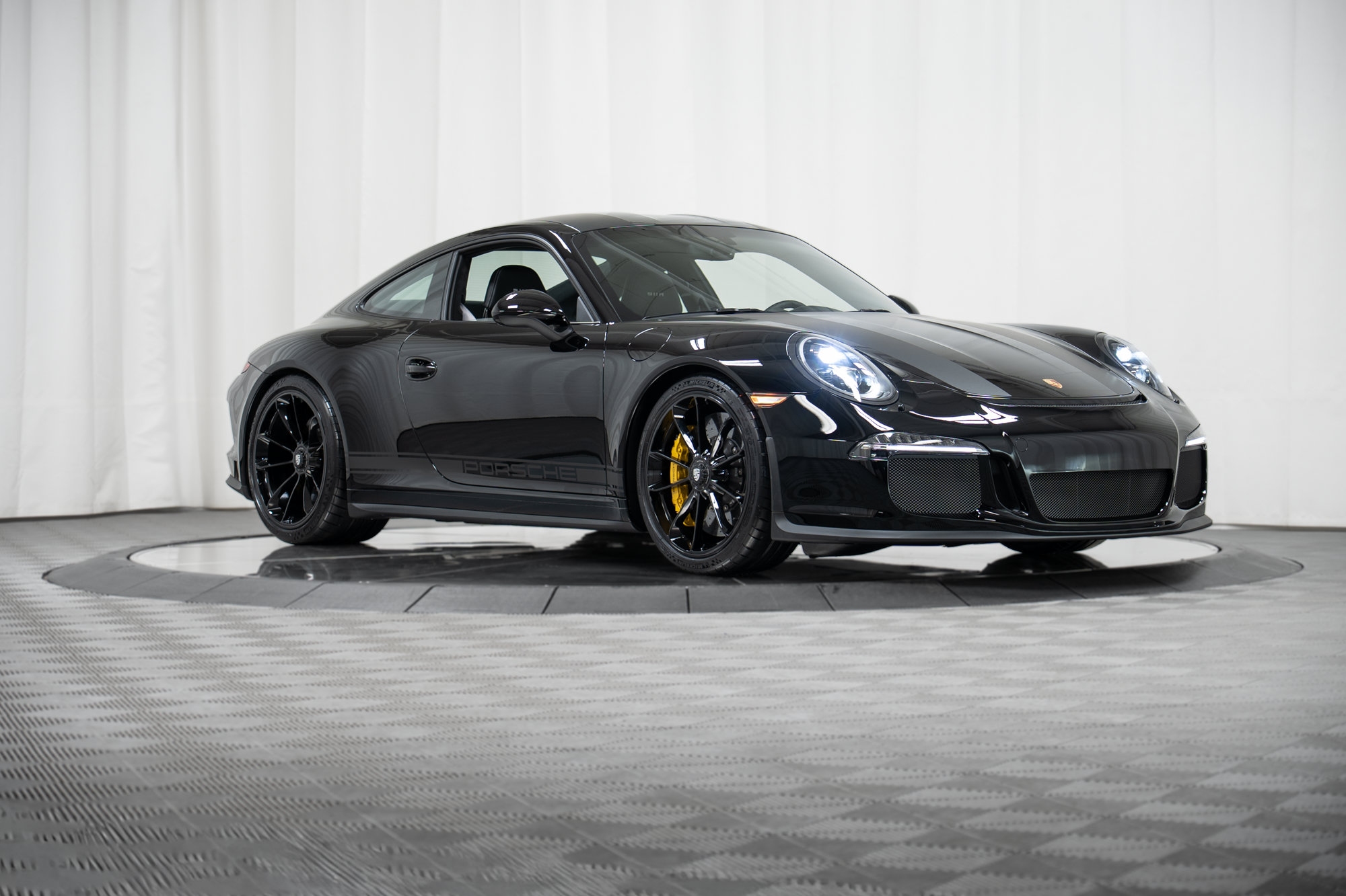 Used 2016 Porsche 911 R RWD image 55