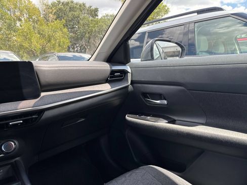 Used 2025 Nissan Kicks SV FWD image 33