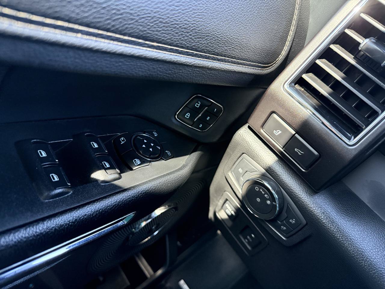 Used 2021 Ford Expedition Limited AWD/4WD image 32