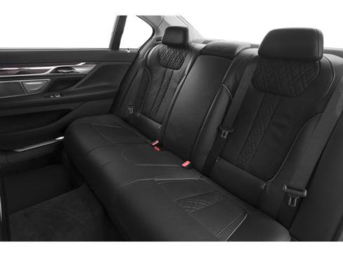 Used 2019 BMW 750i xDrive w/ Luxury Rear Seating Package AWD/4WD image 16
