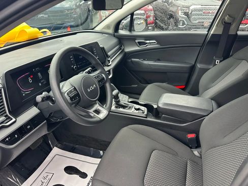 Used 2024 Kia Sportage LX image 19