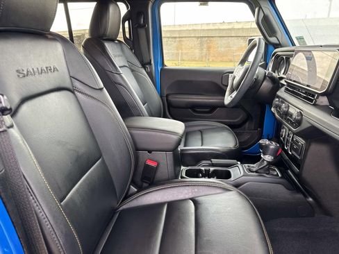 Used 2024 Jeep Wrangler Sahara image 11