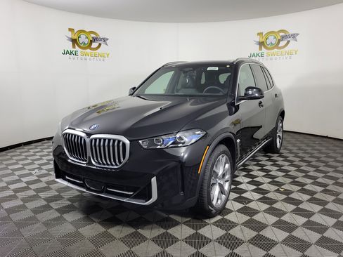 New 2026 BMW X5 xDrive50e image 3