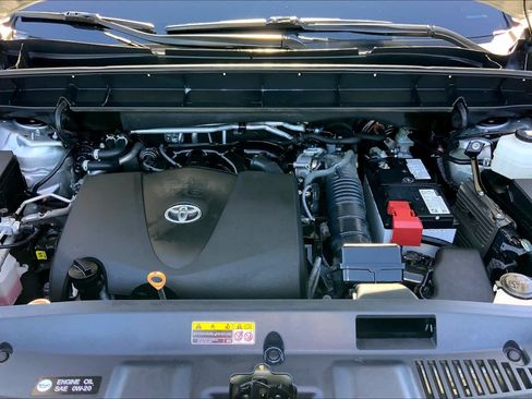 Used 2022 Toyota Highlander XLE AWD/4WD image 31