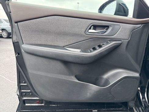 Used 2023 Nissan Rogue SV image 12