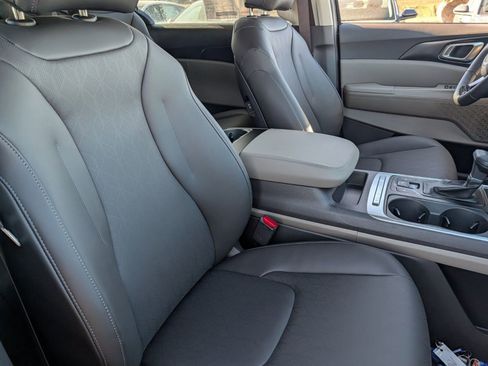 Used 2026 Kia Carnival FWD image 22