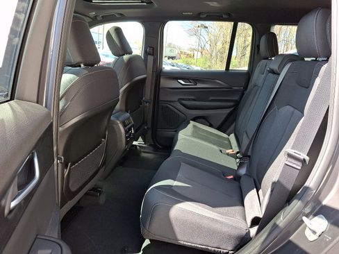 New 2026 Jeep Grand Cherokee Laredo X image 6