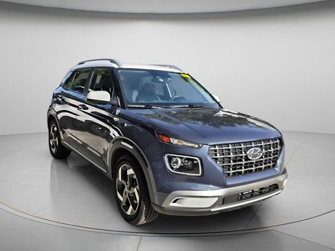 Used 2023 Hyundai Venue Limited w/ Cargo Package FWD image 5