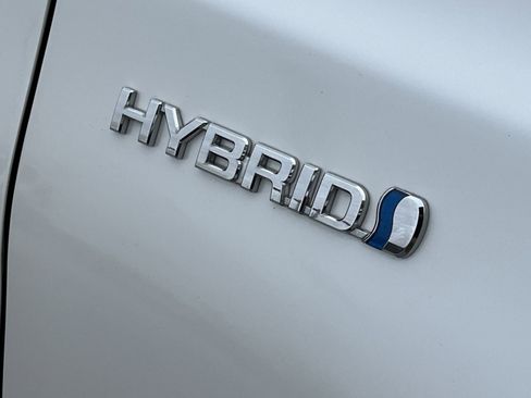 Used 2015 Toyota Camry LE image 24