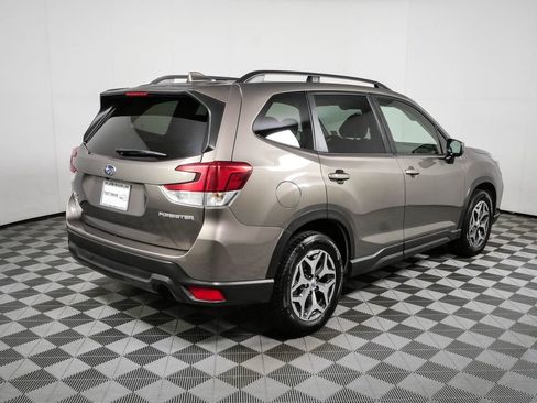Used 2019 Subaru Forester Premium w/ All-Weather Package AWD/4WD image 3