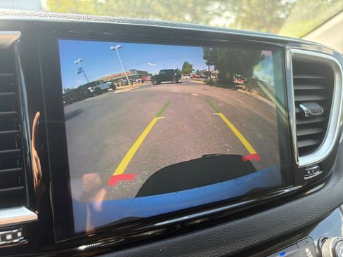 Used 2024 Chrysler Pacifica Touring-L FWD image 24