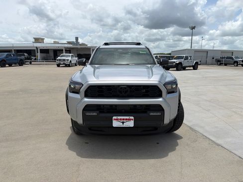 Used 2025 Toyota 4Runner TRD Off-Road Premium AWD/4WD image 2