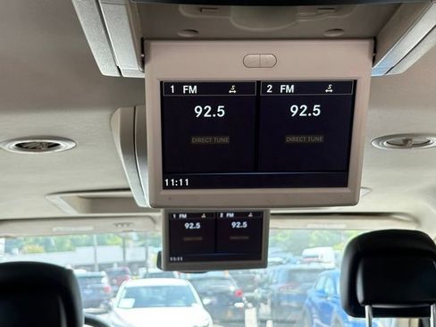 Used 2015 Chrysler Town & Country Limited Platinum FWD image 22