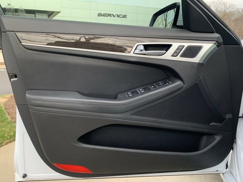 Used 2016 Hyundai Genesis 3.8 w/ Option Group 02 image 14