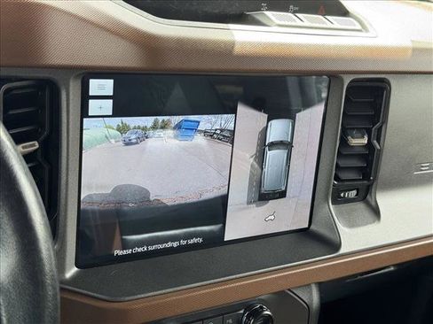 Used 2024 Ford Bronco Outer Banks AWD/4WD image 13