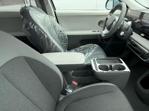 New 2026 Hyundai Ioniq 5 SE image 8