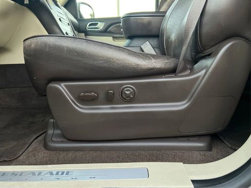 Used 2014 Cadillac Escalade Platinum image 19