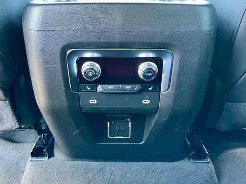 Used 2023 GMC Yukon AT4 w/ AT4 Premium Package image 32