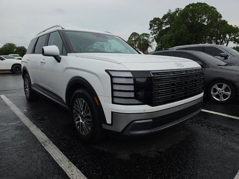 Used 2026 Hyundai Palisade SEL FWD image 2