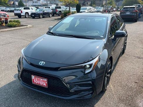 Certified 2025 Toyota Corolla SE w/ SE Premium Package AWD/4WD image 4