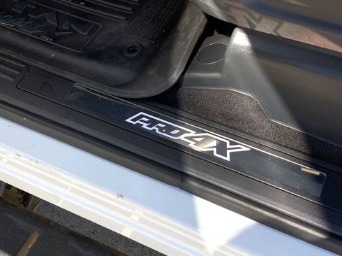 Used 2022 Nissan Titan PRO-4X w/ Pro-4x Convenience Package image 16