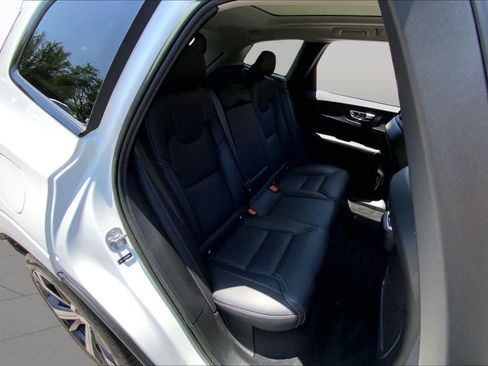 Used 2023 Volvo XC60 B5 Ultimate w/ Climate Package FWD image 21