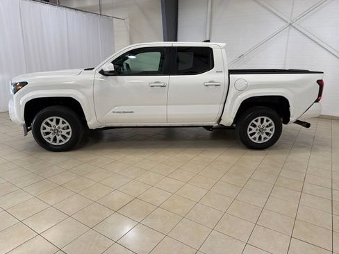 Used 2025 Toyota Tacoma SR5 AWD/4WD image 3