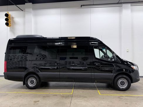 Used 2025 Mercedes-Benz Sprinter 2500 image 8