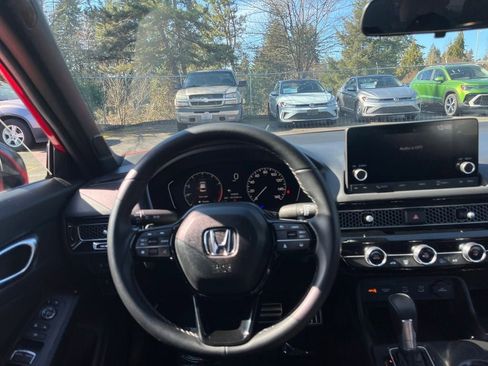 Used 2025 Honda Civic Sport image 14