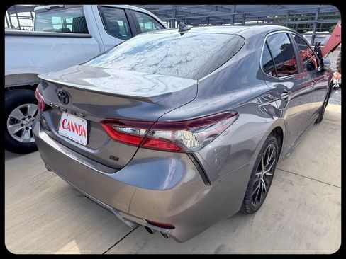 Used 2021 Toyota Camry SE w/ Convenience Package FWD image 3