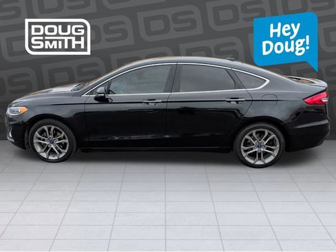 Used 2020 Ford Fusion Titanium image 2