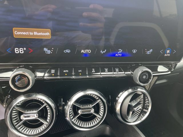 Used 2024 Chevrolet Blazer EV LT AWD/4WD image 18