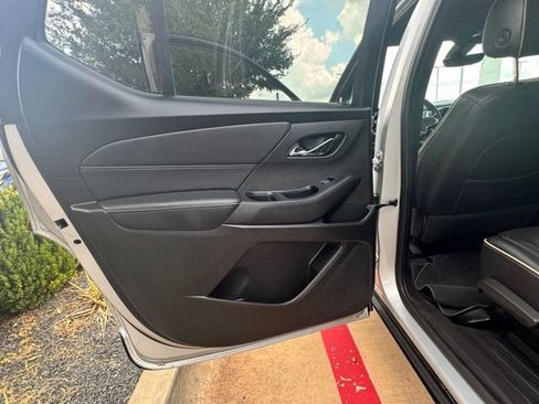 Used 2022 Chevrolet Traverse Premier w/ Redline Edition AWD/4WD image 17