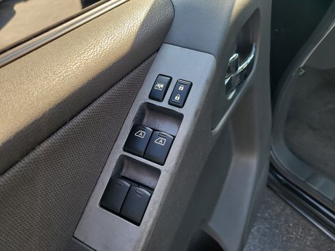 Used 2012 Nissan Pathfinder S image 16