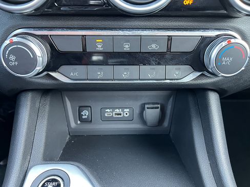 Used 2025 Nissan Sentra SV image 19