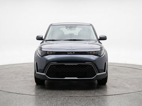 Used 2025 Kia Soul LX w/ LX Technology Package FWD image 2
