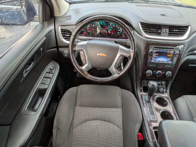 Used 2017 Chevrolet Traverse LT w/ Style and Technology Package FWD image 16