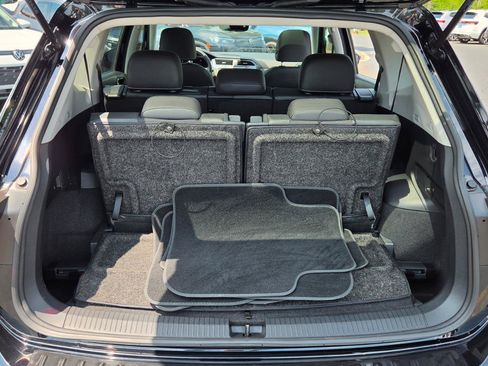 Certified 2023 Volkswagen Tiguan SE w/ Panoramic Sunroof Package FWD image 60